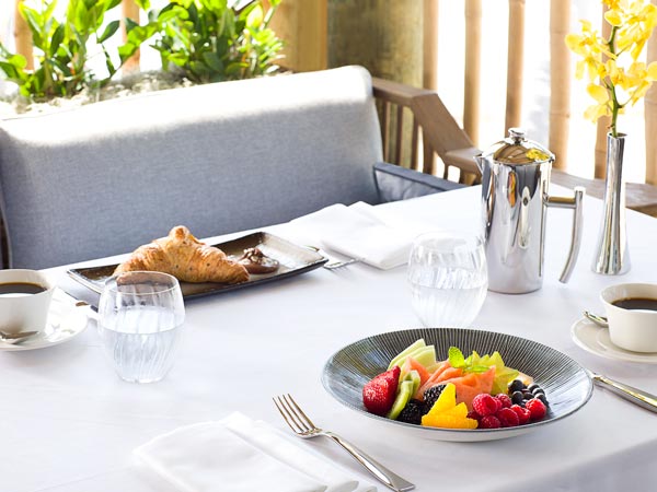 Break fast food on the veranda.